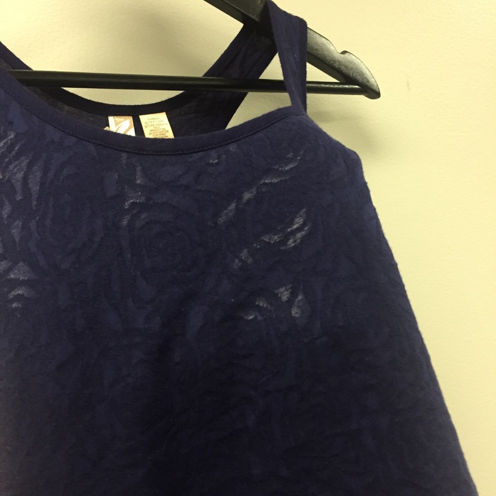 Eyeshadow High-Low Racer Back Tank - Picture 3 of 4